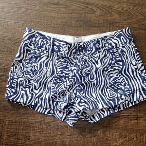 Iilly Pulitzer navy pattern shorts, size 0